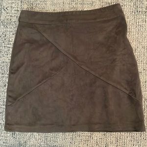 EUC. Grey suede mini skirt size small